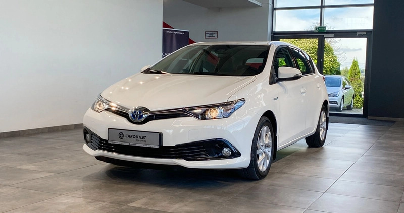 Toyota Auris cena 69900 przebieg: 83600, rok produkcji 2018 z Chełmża małe 379